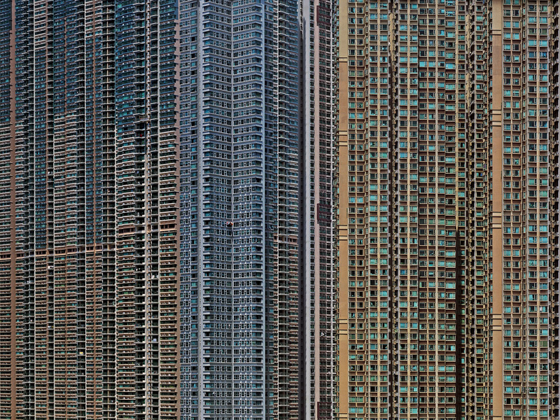 Illustration for article titled These Surreal Photos of Hong Kong's Aging Towers Aren't Doctored
